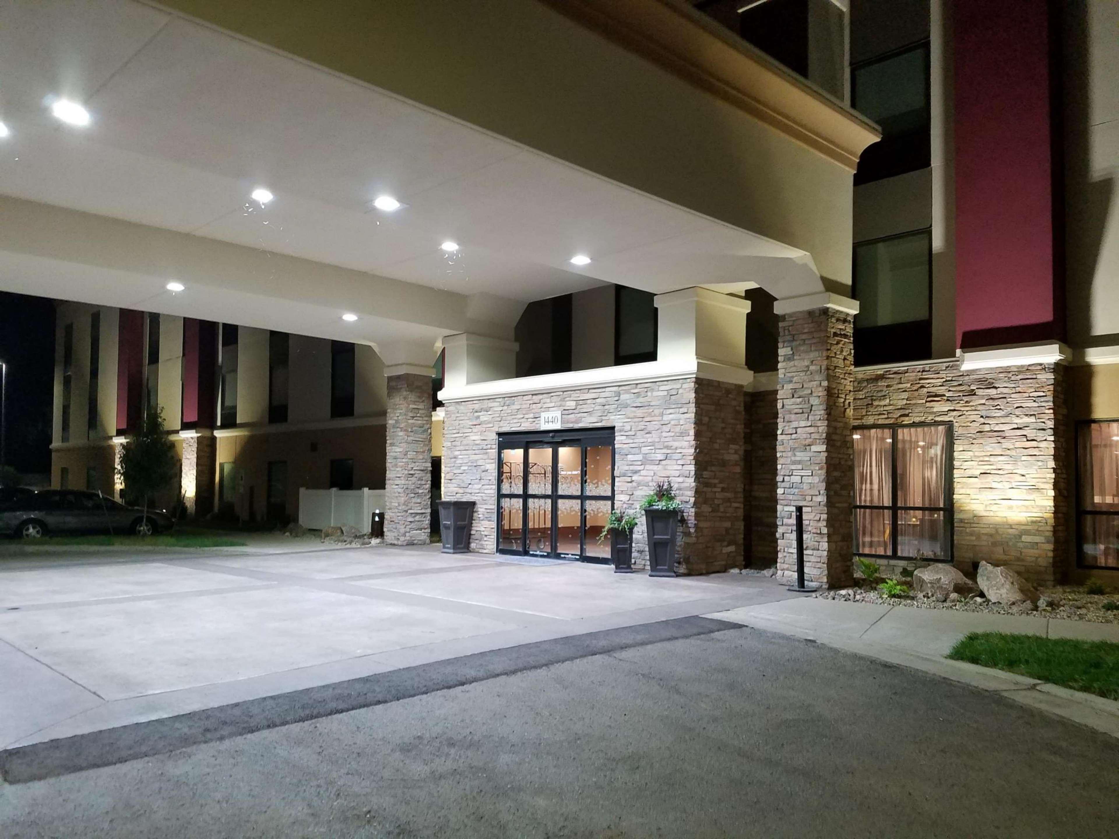 Hampton Inn Бисмарк Екстериор снимка