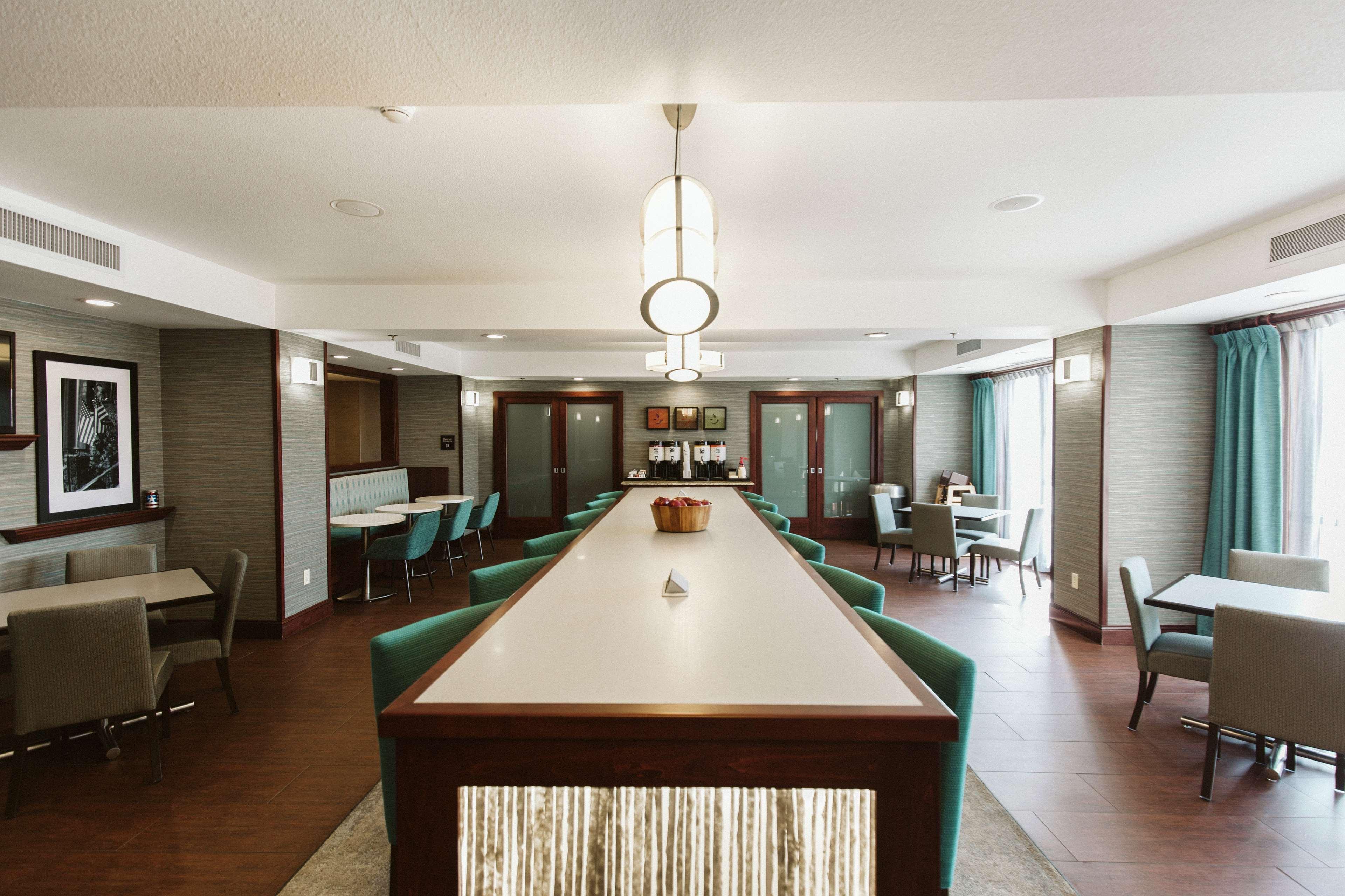 Hampton Inn Бисмарк Екстериор снимка