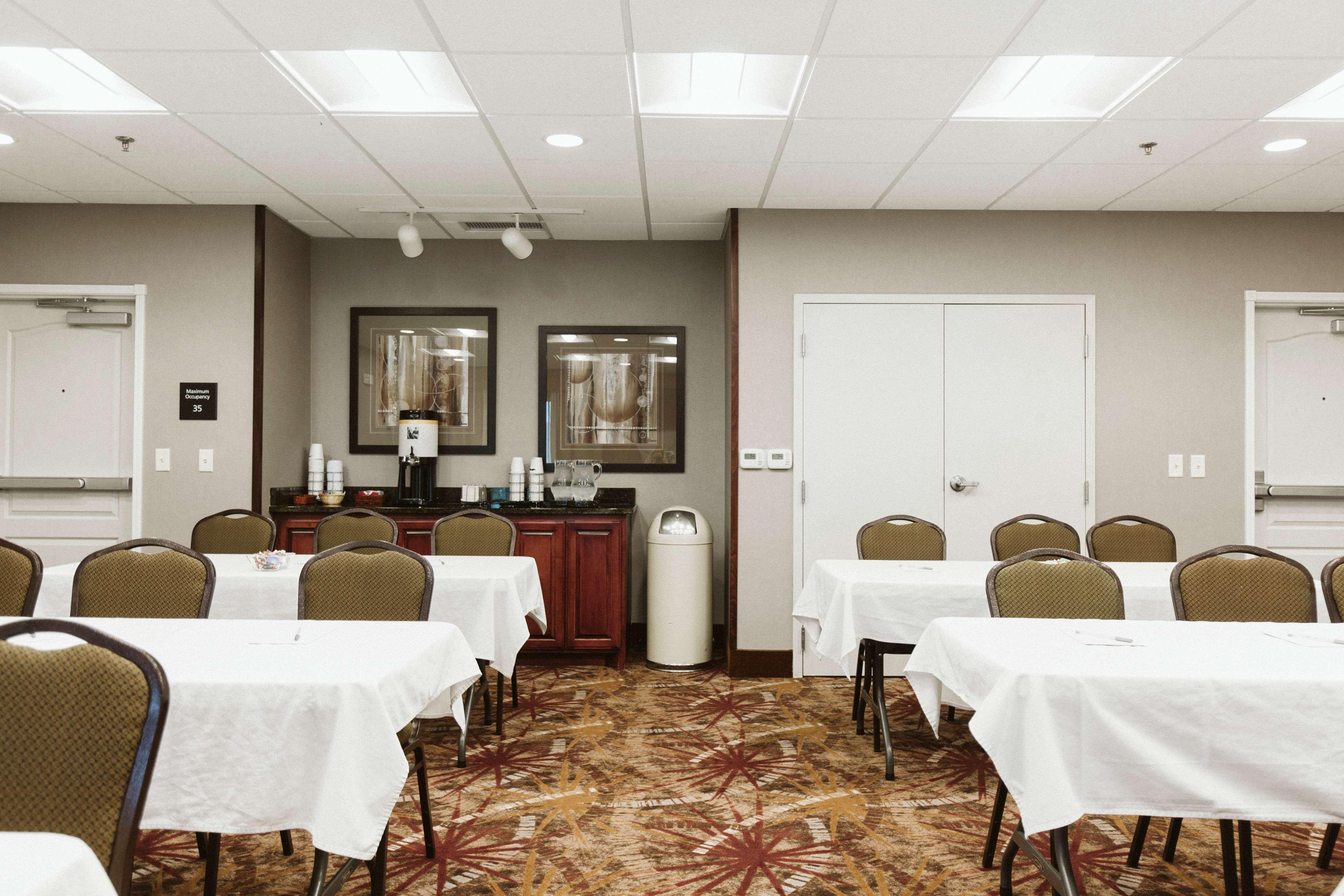 Hampton Inn Бисмарк Екстериор снимка