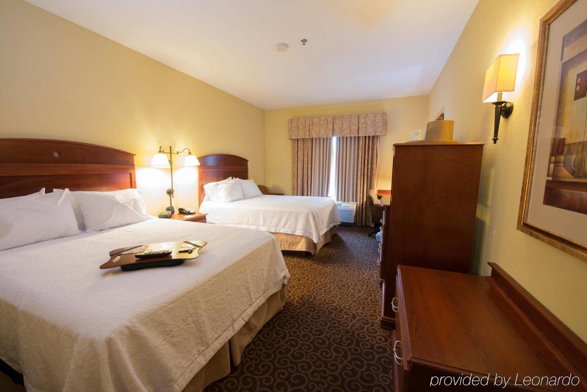 Hampton Inn Бисмарк Екстериор снимка